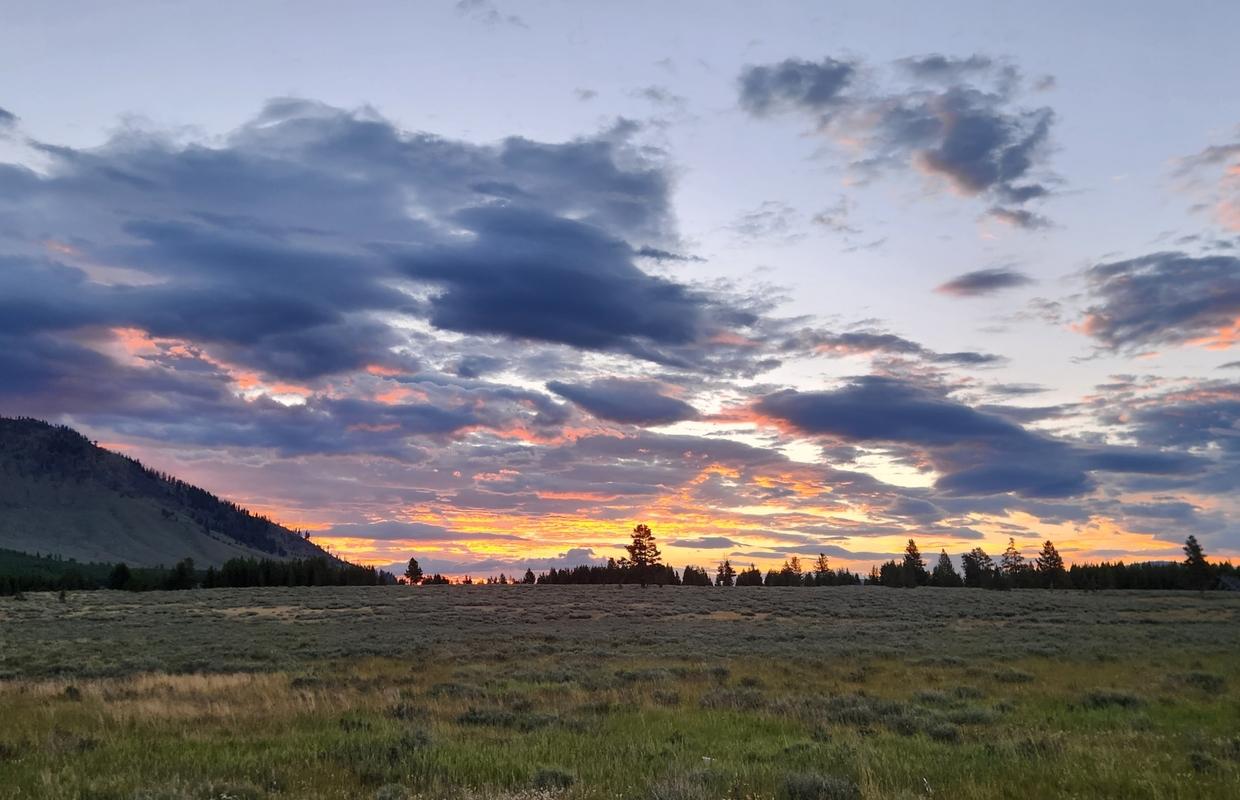 Picture of Gardiner from Mt. Everts